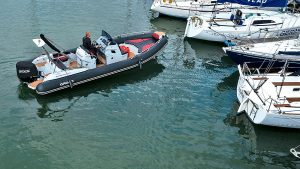 How to drive a boat: Turning an outboard-engined boat in a tight space