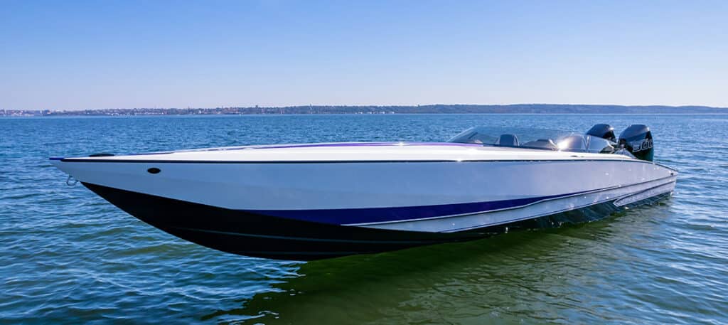 Outboard-Powered Outerlimits SV 29 Breaks 100-MPH Mark