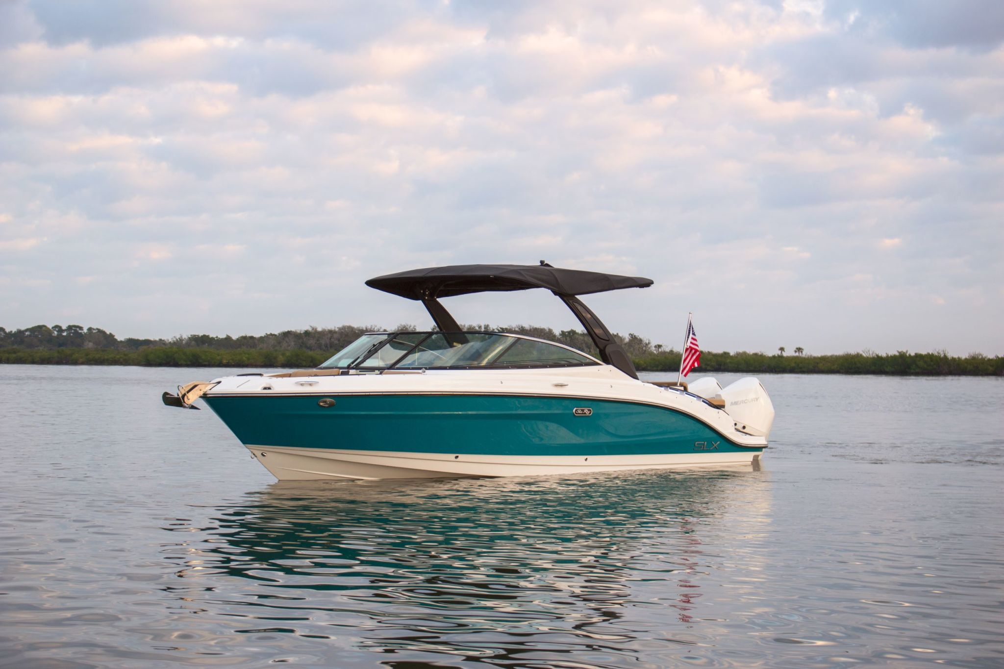 Sea Ray Offers Exclusive First Look at SLX 280 Outboard at Miami International Boat Show