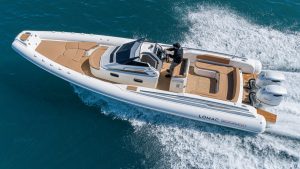 Lomac Granturismo 10.5 yacht tour: 60-knot speed machine for weekends away